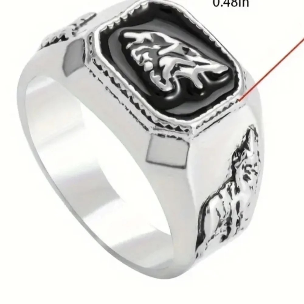 Wolf Design Silver and Black Men's Ring